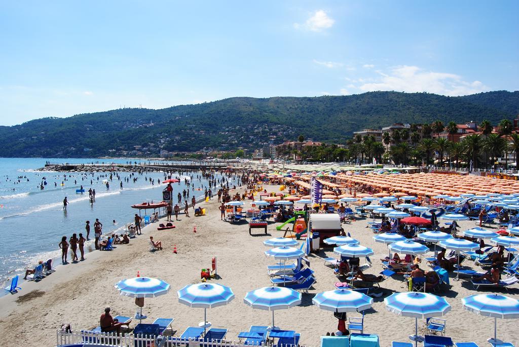 Appartamento Frontemare Andora ภายนอก รูปภาพ
