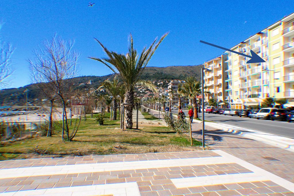 Appartamento Frontemare Andora ภายนอก รูปภาพ