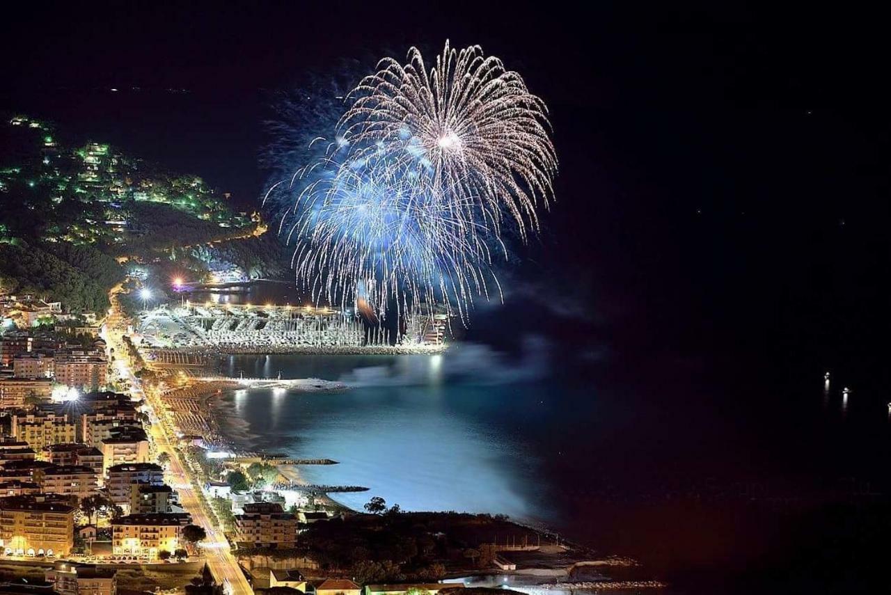 Appartamento Frontemare Andora ภายนอก รูปภาพ